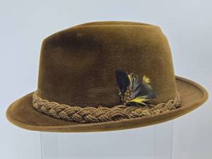 lot 153 image: Great Collection of Vintage etc Mens Hats #3