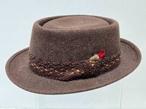 lot 154 image: Great Collection of Vintage etc Mens Hats #4