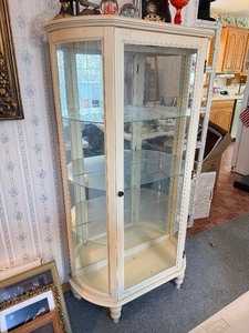 lot 130 image: Nice Vintage Curved Glass ChinaCurio Cabinet