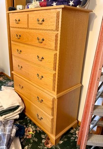 lot 133 image: Excellent Condition 6-Drawer Dovetailed Dresser