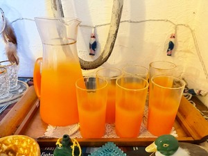 lot 148 image: Nice Looking Vintage Mid Century Orange Juice Pitcher &amp Glasses Set&nbsp