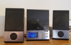 lot 184 image: Working CD Player Digital Alarm Clock wSpeakers