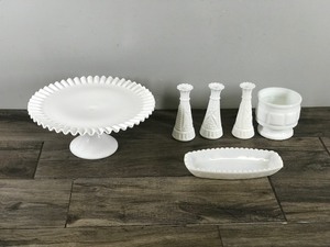 lot 238 image: Lot of Vintage Milk Glass Glassware
