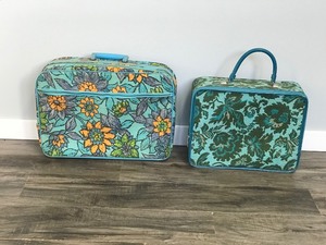 lot 253 image: 2 - Vintage Luggage Suitcases