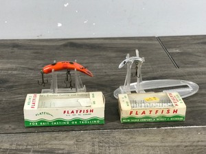 lot 270 image: 2 - Collectible Flatfish Fishing Lures in Boxes