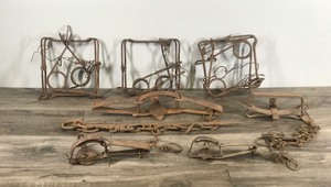 lot 282 image: Lot of 7 Hunting Traps