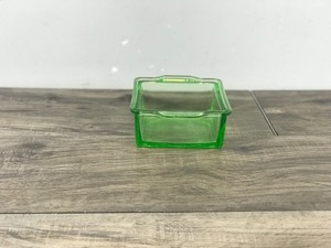 lot 283 image: Vintage Hazel Atlas Uranium Dish