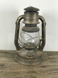 lot 307 image: Antique Dietz D-LITE No 2 Kerosene Lantern Oil Lamp New York USA wClear Glass