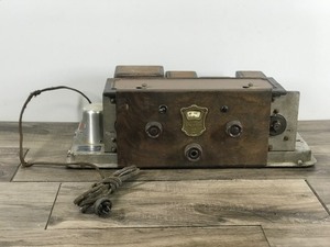 lot 310 image: Vintage Tube Radio Atwater Kent Model 55 FC 26 hz 14 Watt Amplifier