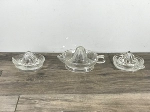 lot 322 image: 3 - Vintage Clear Glass Juicers