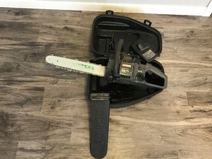 lot 327 image: Craftsman Gas Chainsaw - 16 bar - 36cc engine