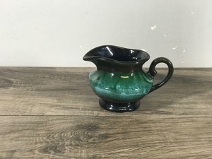 lot 348 image: Vintage Canada Drip Glaze Blue Mountain Pottery Creamer Dish