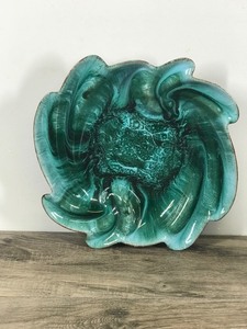 lot 358 image: Vintage BMP Canada Drip Glaze Blue Mountain Pottery Large Swirl Bowl