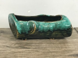 lot 368 image: Vintage Drip Glaze Blue Mountain Pottery Log Vase