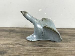 lot 371 image: Blue Mountain Pottery Goose  Duck Figurine