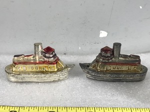 lot 373 image: Vintage Niagara Falls Maid Of The Mist Boats Salt &amp Pepper Shakers
