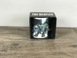 lot 383 image: Vintage The Beatles Abbey Road Coffee Mug Ceramic Cup Music Collectible in box