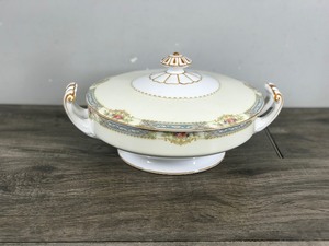 lot 388 image: Vintage Royal Crockery Noritake Vegetable Serving Bowl