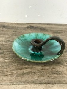 lot 391 image: Vintage Blue Mountain Pottery Candle Holder