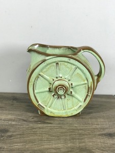 lot 392 image: Vintage Frankoma Pottery #940 Wagon Wheel Pitcher