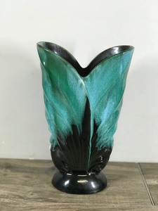 lot 409 image: Vintage Drip Glaze BMP Canada Blue Mountain Pottery Embossed Vase