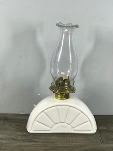 lot 421 image: Vintage Eagle Kerosine Oil Lamp