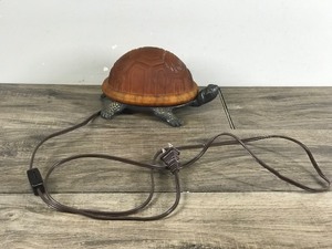 lot 422 image: Amber Glass Turtle Lamp