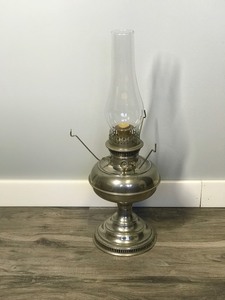 lot 425 image: Vintage Rayo Kerosine Oil Lamp