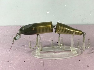 lot 440 image: Large Collectible Wooden Creek Chub Pikie Fishing Lure