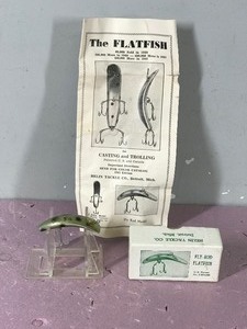 lot 444 image: Collectible Wooden Fly Rod Flatfish F-6 Fishing Lure with Box