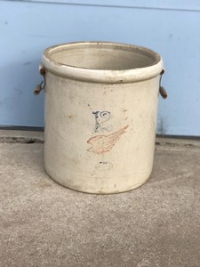 lot 18 image: Vintage 12 Gallon Red Wing Crock