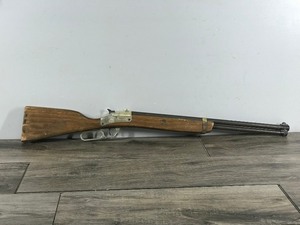 lot 194 image: Vintage Replica Toy Training Rifle by Parris