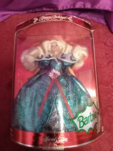 lot 52 image: 1995 Happy Holiday Barbie special Edition