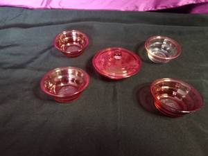 lot 61 image: Rare pink glass bake dessert set