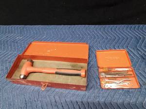 lot 77 image: 2 Vintage metal Snap-On toolboxes with tools