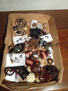 lot 39 image: Flat of vintage jewelry incxludi9ng sterling silver, Monet, West Germany, Trifari, and more