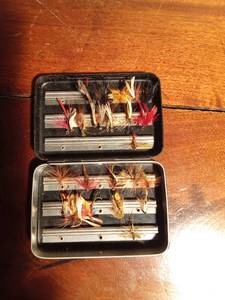 lot 90 image: Vintage Sterling Quality Perrine fly tin of flies
