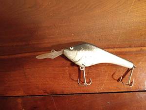 lot 103 image: Vintage wooden, musky lure