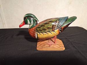 lot 112 image: Hand carved and painted wooden duck by Ken Hagle