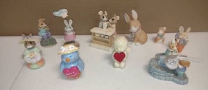 lot 334 image: Holiday Mice and Bunny Figurines