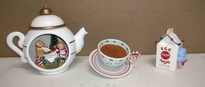 lot 356 image: Christmas Ornaments TEA POT & CUP
