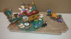 lot 365 image: Hallmark Keepsake Ornament Collectors Club SANTAS DESK