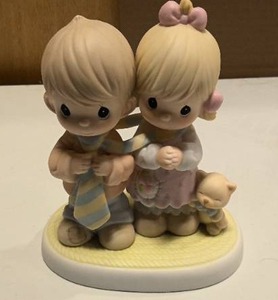 lot 9 image: Precious Moments Bless Be the Tie That Binds Item#590918
