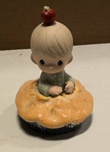 lot 13 image: Precious Moments Youre as Sweet as Apple Pie item#795275