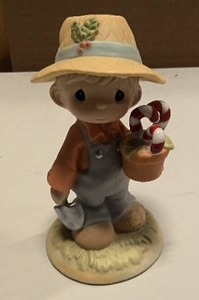 lot 15 image: Precious Moments Raisin Cane on the Holidays item#730130