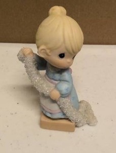lot 29 image: Precious Moments Stringing the Tree Item#1564