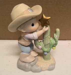 lot 43 image: Precious Moments Warmest of wishes for the holidays Item#455830