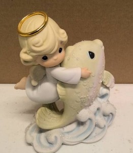 lot 44 image: Precious Moments Fountain of Angels Item#384844