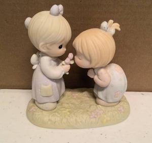 lot 107 image: Precious Moments Figurine Good Friends are Forever item#521817