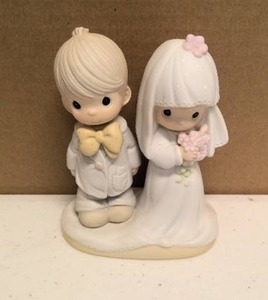 lot 119 image: Precious Moments Figurine The Lord Bless You and Keep You Item#E-3114